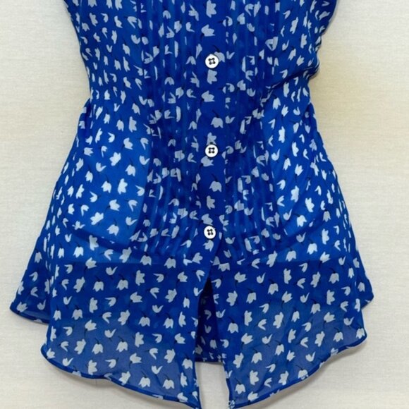 O-59 CAbi Blue White & Black Floral Pleated Front Sleeveless Button‎ Down Blouse - Picture 2 of 15